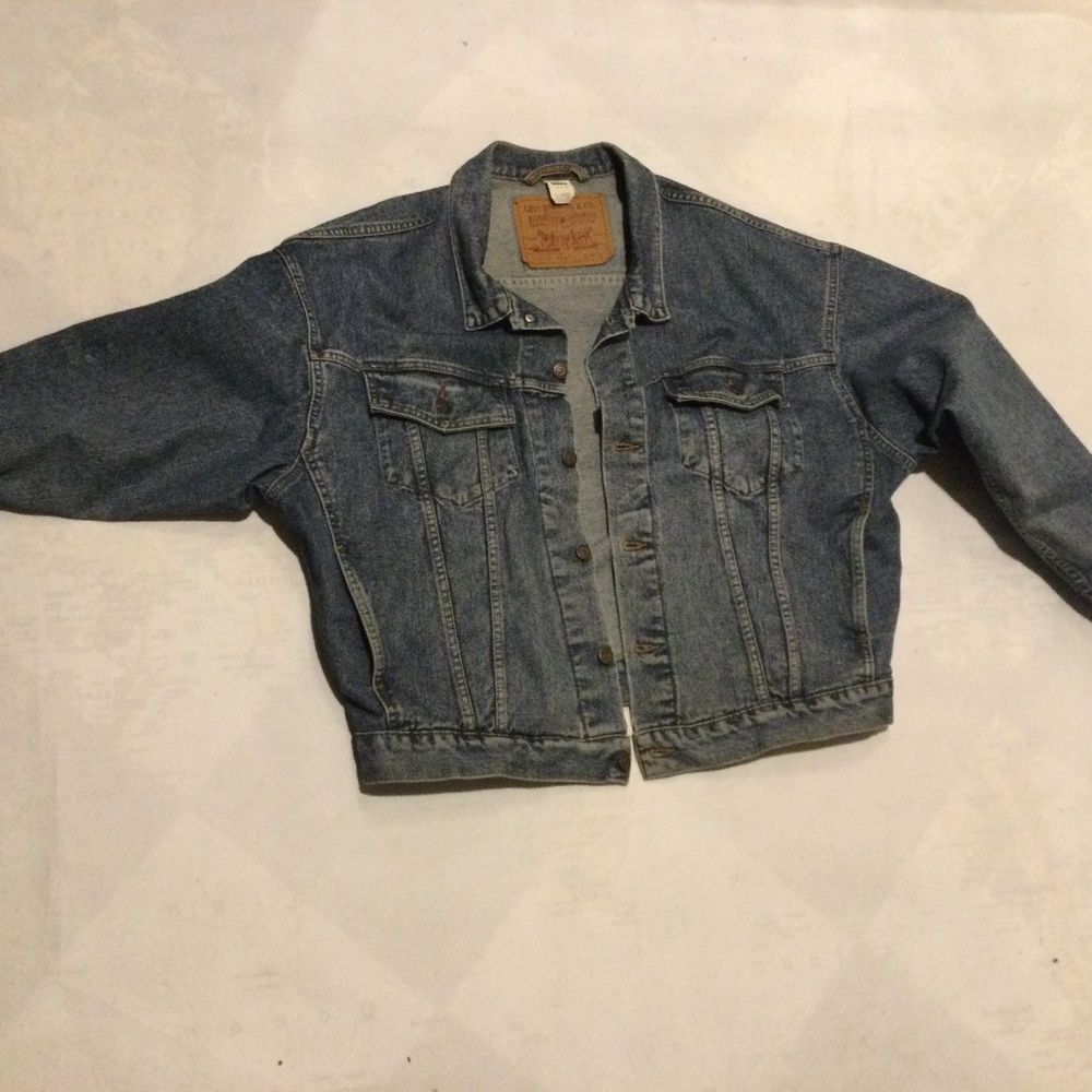 vintage ‘90s Levi’s XL Trucker Big T jacket nice 🎁